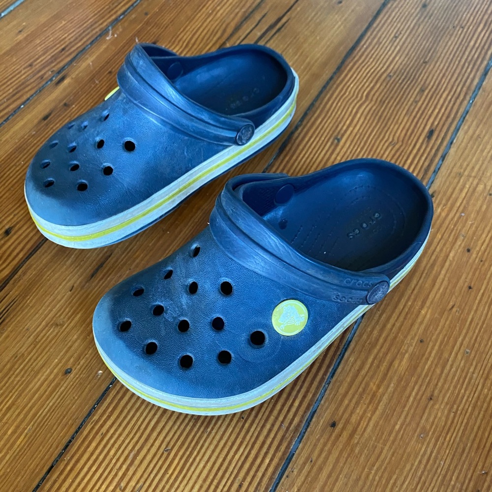 GUC crocs navy blue size T9